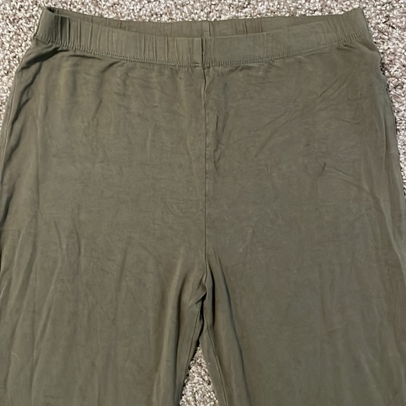 Forever21 green pants - Picture 3 of 6